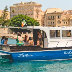 Tour in barca con barbecue di pesce a bordo