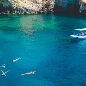 Escursione in barca alle grotte marine con snorkeling
